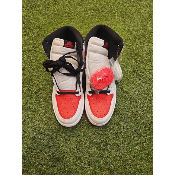 Air Jordan 1 Retro High OG - Picture 3 of 5